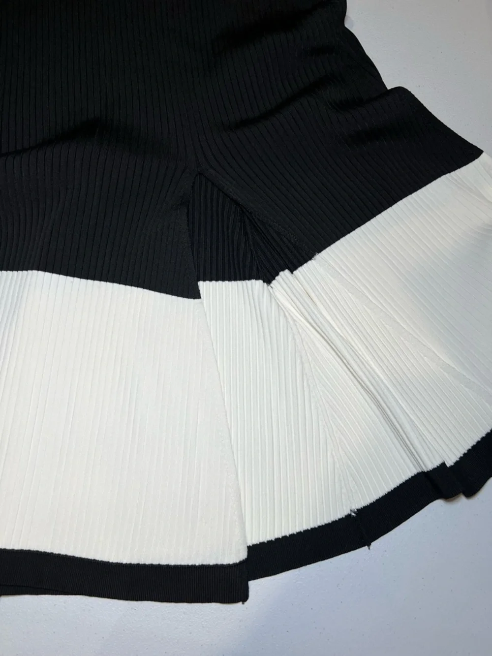 MARIA MCMANUS Two-Tone Split Midi
Skirt size XS - Picture 5 of 6